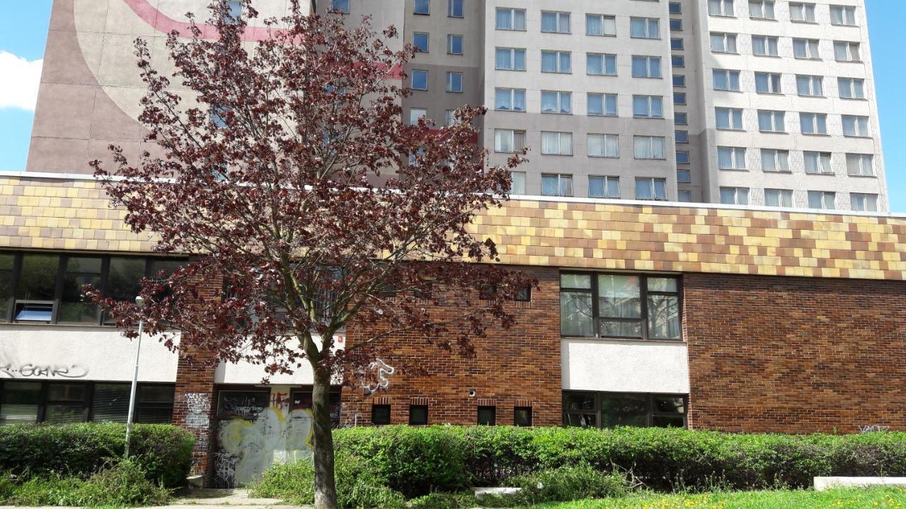 Tvm Tower Modrany Hostel Prague Exterior photo