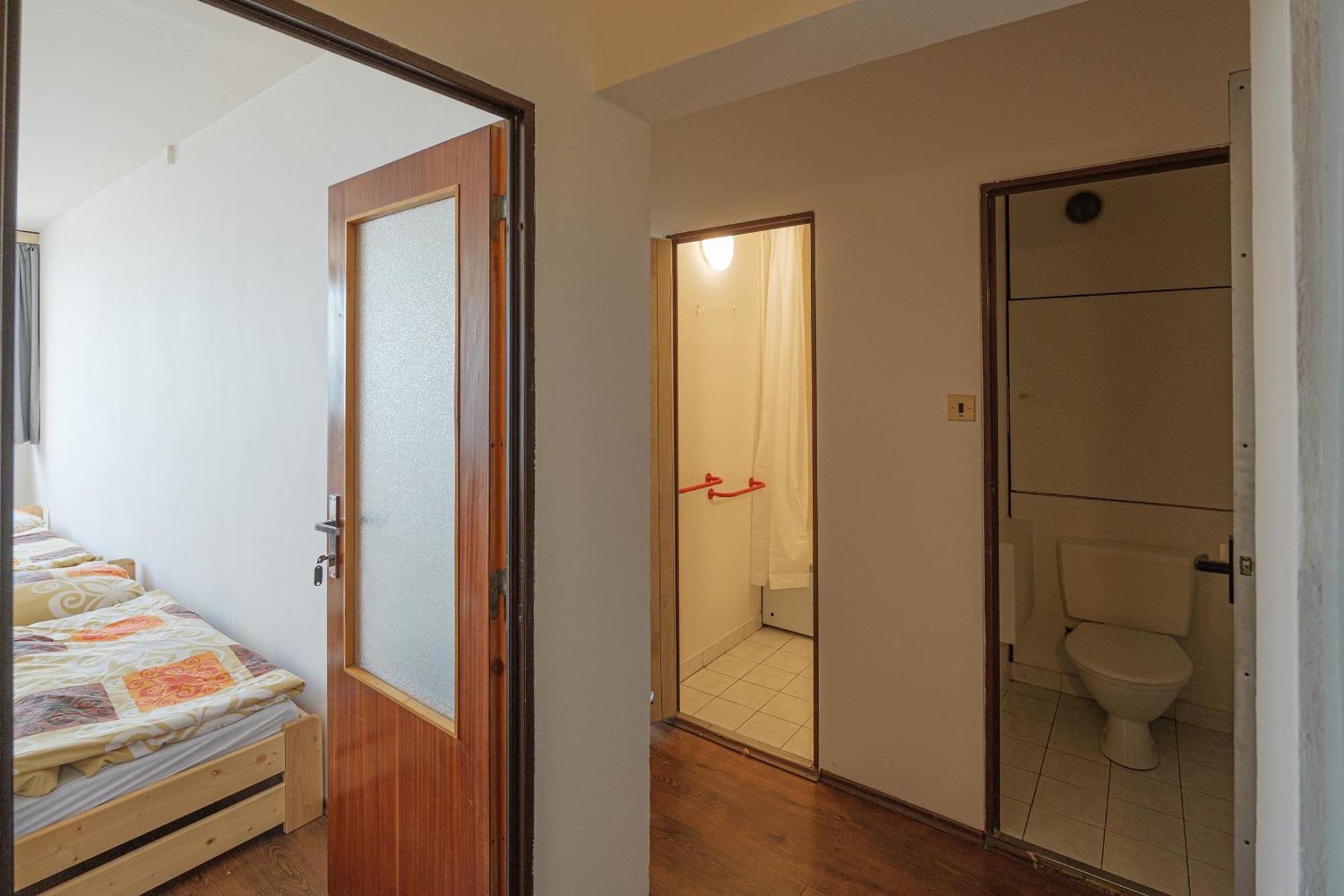 Tvm Tower Modrany Hostel Prague Exterior photo