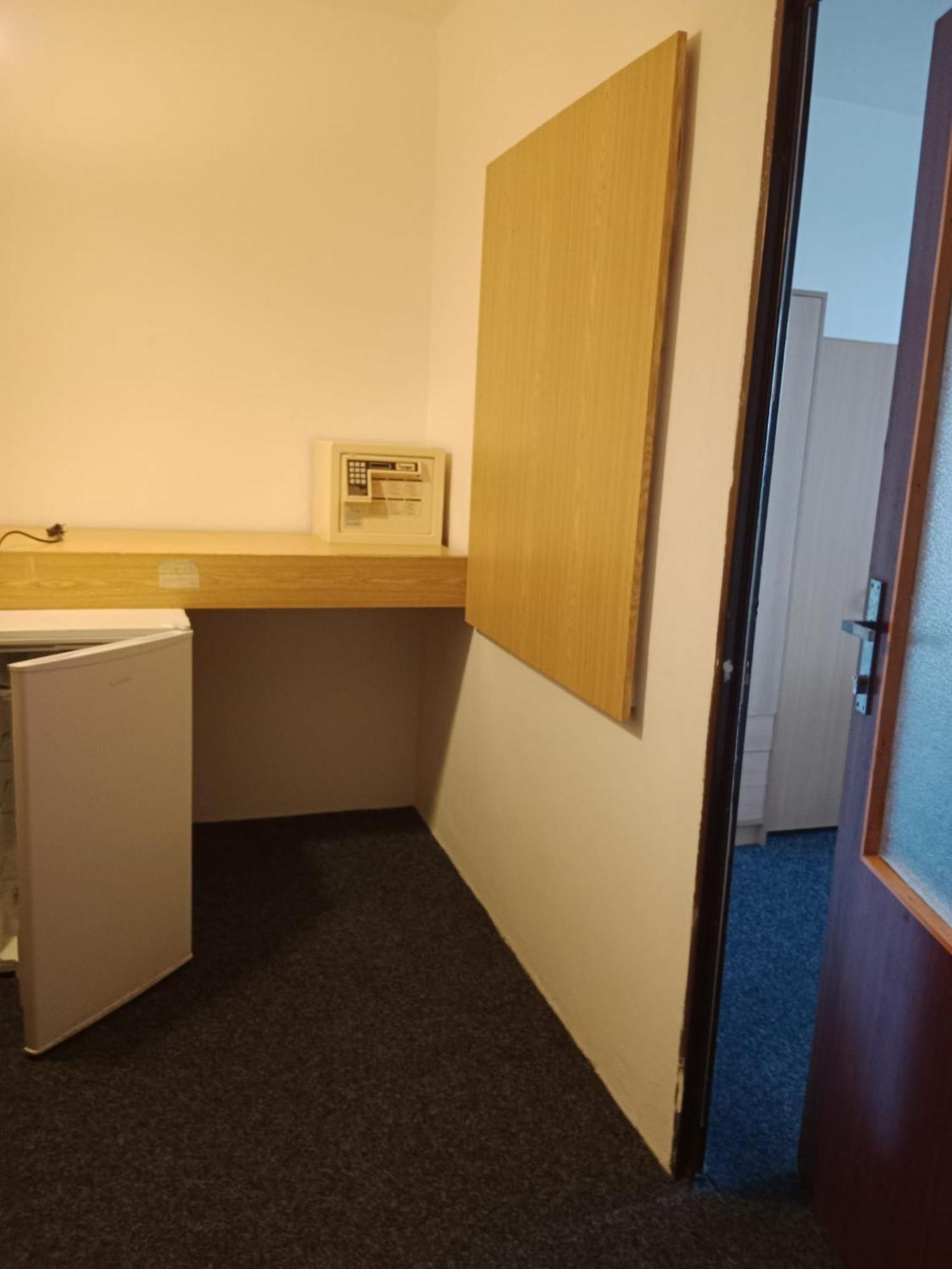 Tvm Tower Modrany Hostel Prague Exterior photo
